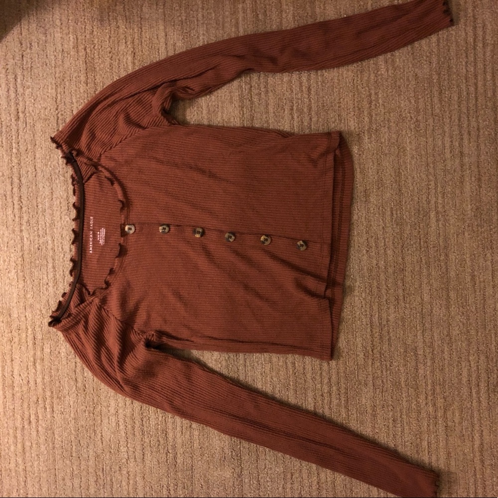 Super cute off the shoulder American Eagle top!